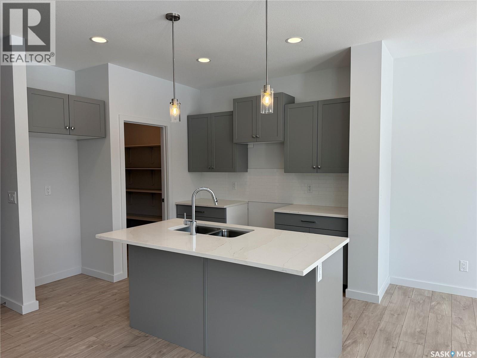 919 Traeger Manor, Saskatoon, Saskatchewan  S7V 1V8 - Photo 3 - SK023714