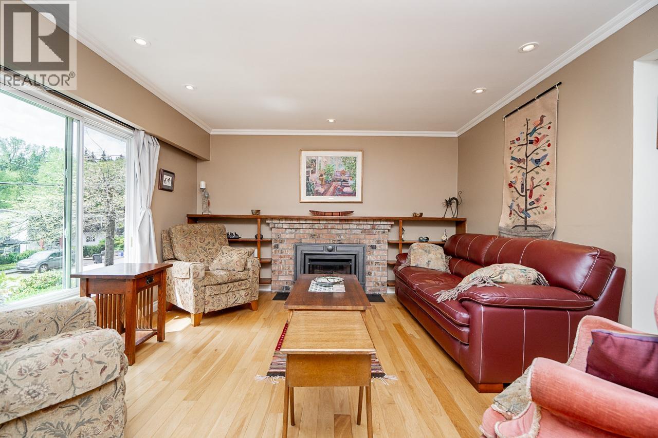 4360 Cliffmont Road, North Vancouver, British Columbia  V7G 1J5 - Photo 6 - R3118231