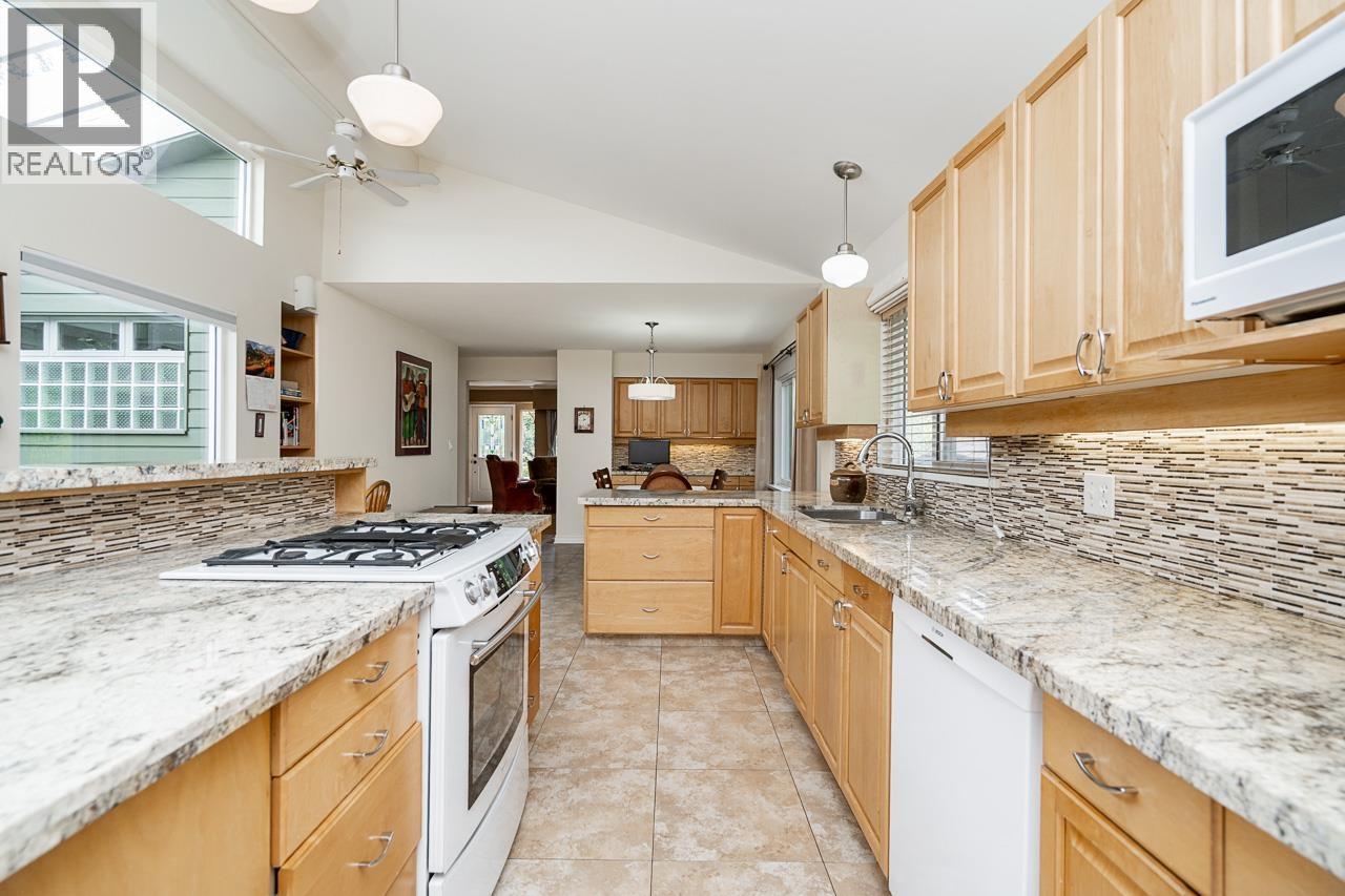 4360 Cliffmont Road, North Vancouver, British Columbia  V7G 1J5 - Photo 12 - R3118231