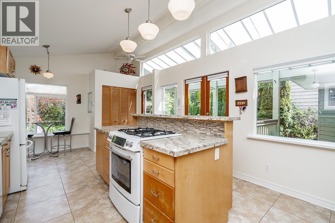 4360 Cliffmont Road, North Vancouver, British Columbia  V7G 1J5 - Photo 11 - R3118231