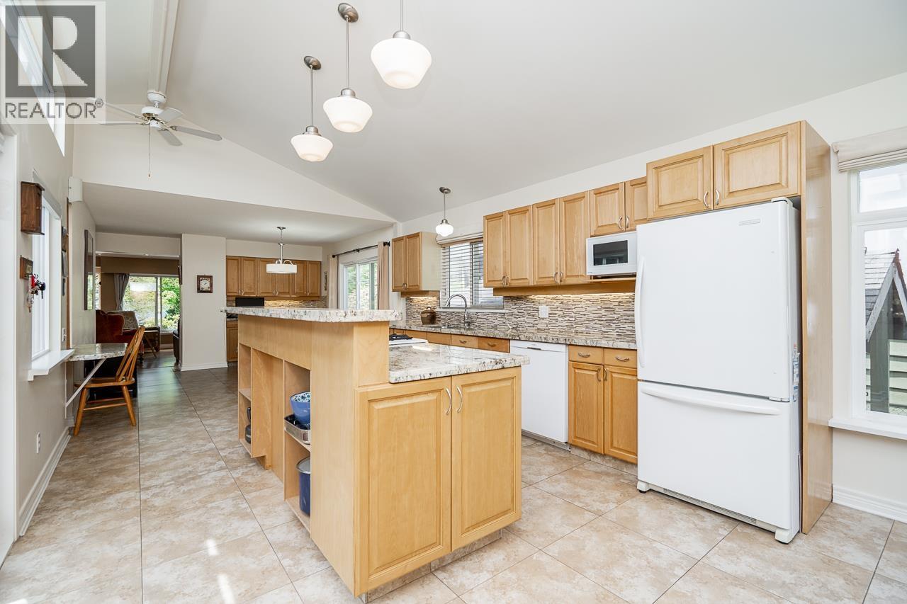 4360 Cliffmont Road, North Vancouver, British Columbia  V7G 1J5 - Photo 13 - R3118231
