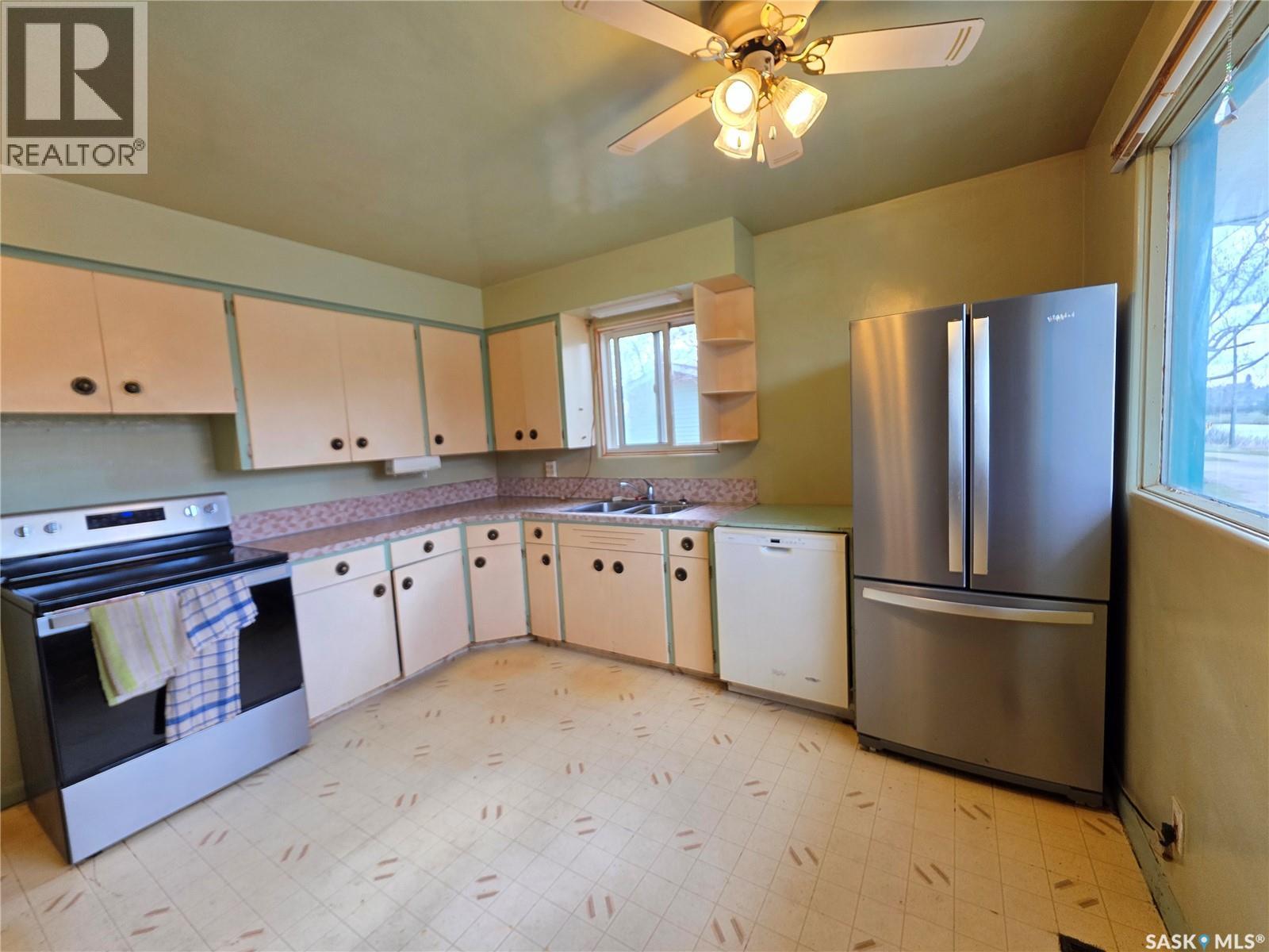 1422 Crawford Avenue, Swift Current, Saskatchewan  S9H 1E9 - Photo 2 - SK034722