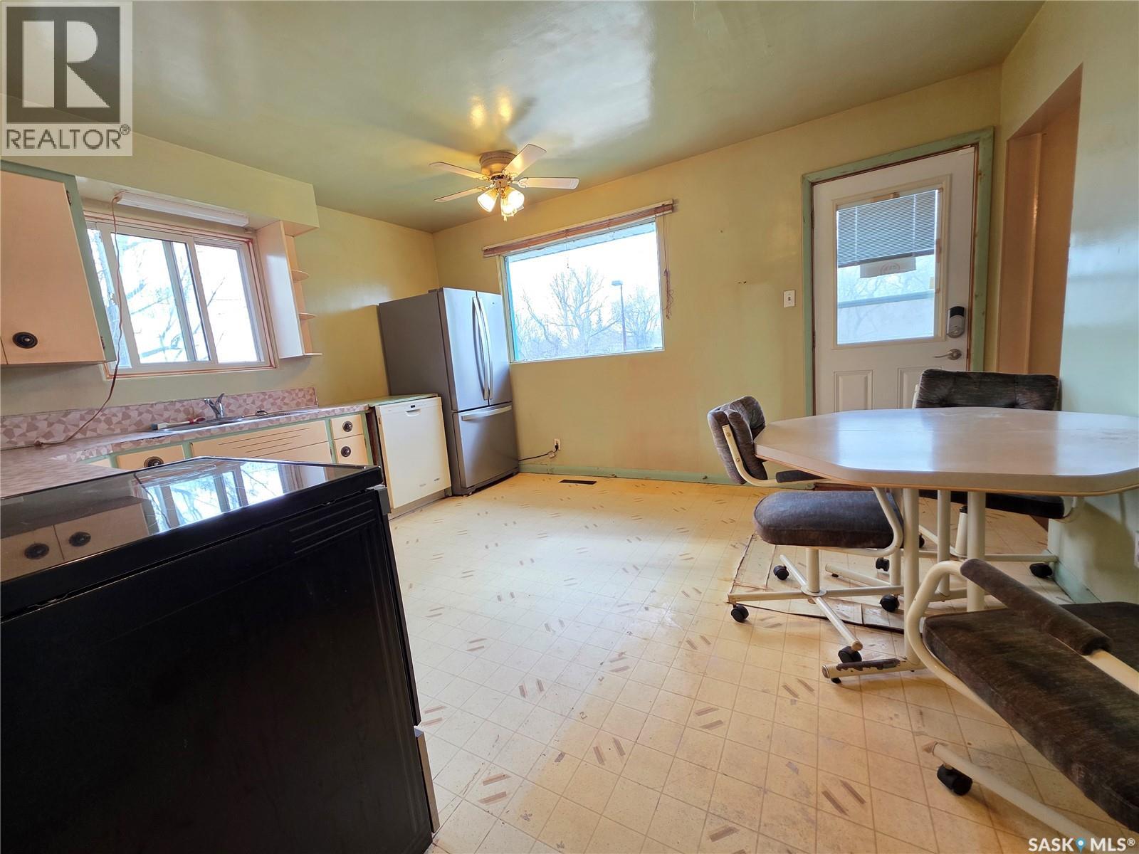 1422 Crawford Avenue, Swift Current, Saskatchewan  S9H 1E9 - Photo 4 - SK034722