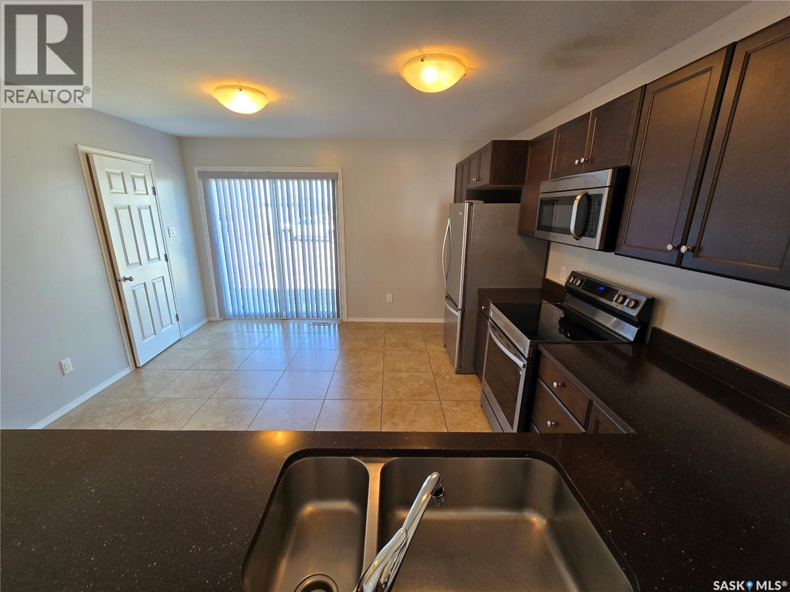 5 815 5th Street NE, Weyburn, Saskatchewan  S4H 2K9 - Photo 10 - SK034646