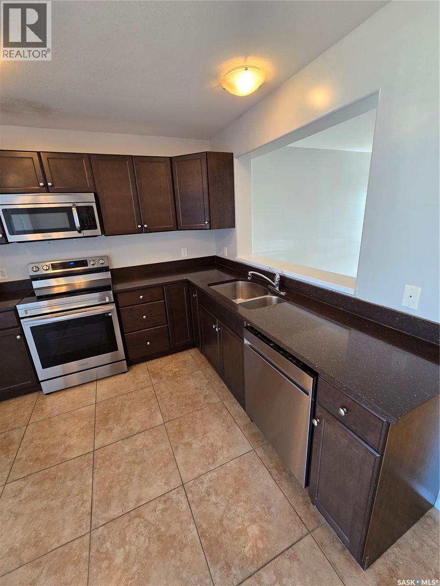 5 815 5th Street NE, Weyburn, Saskatchewan  S4H 2K9 - Photo 13 - SK034646