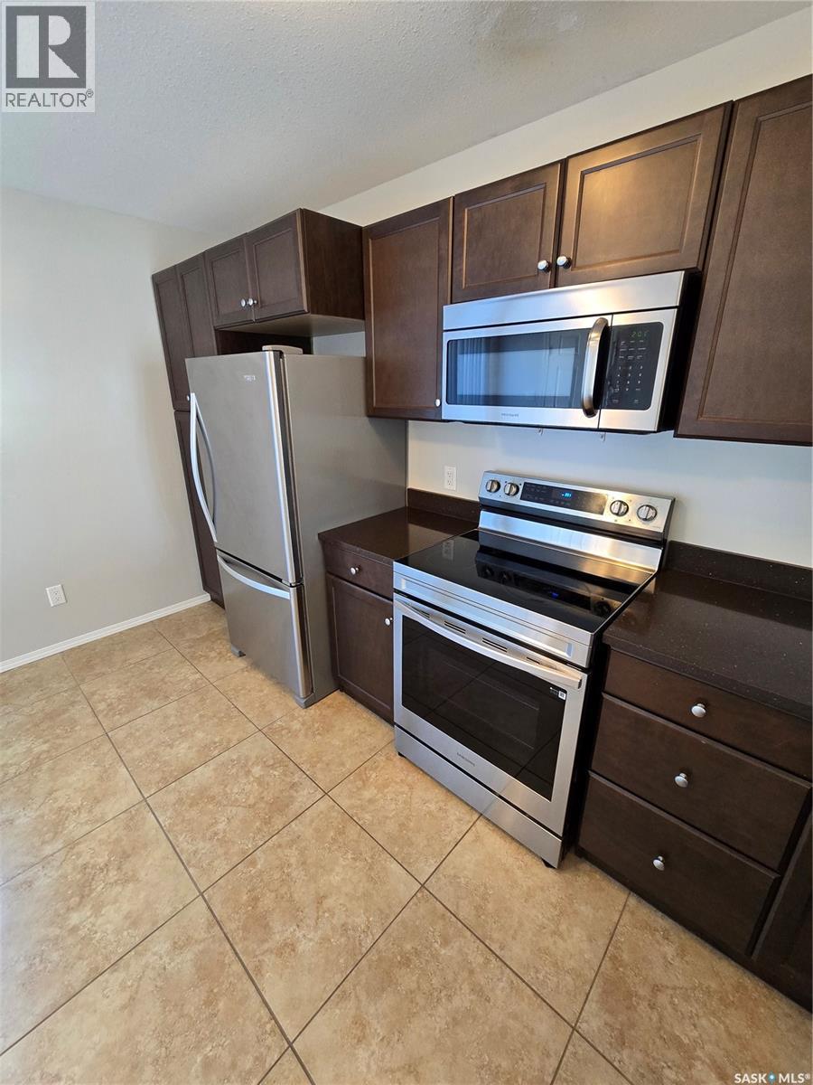 5 815 5th Street NE, Weyburn, Saskatchewan  S4H 2K9 - Photo 14 - SK034646