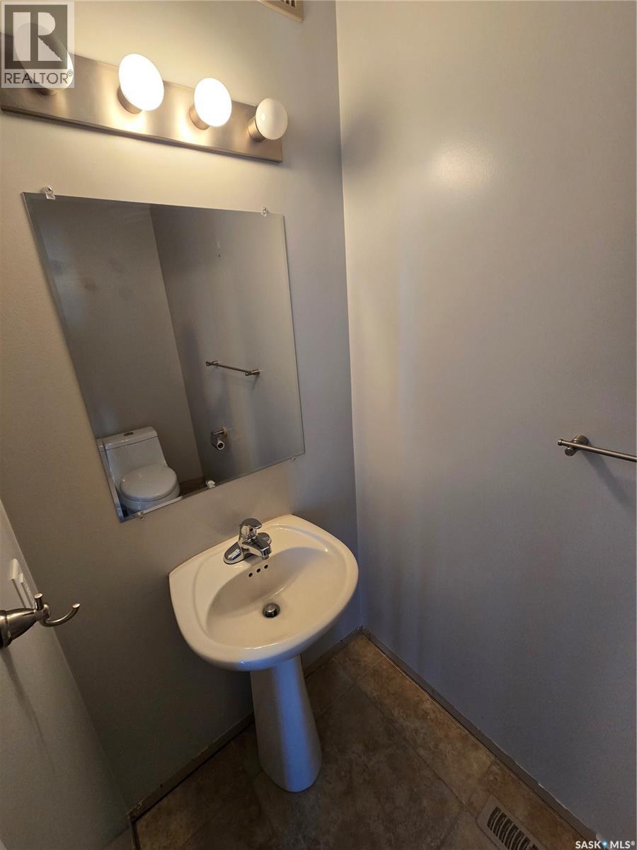 5 815 5th Street NE, Weyburn, Saskatchewan  S4H 2K9 - Photo 16 - SK034646