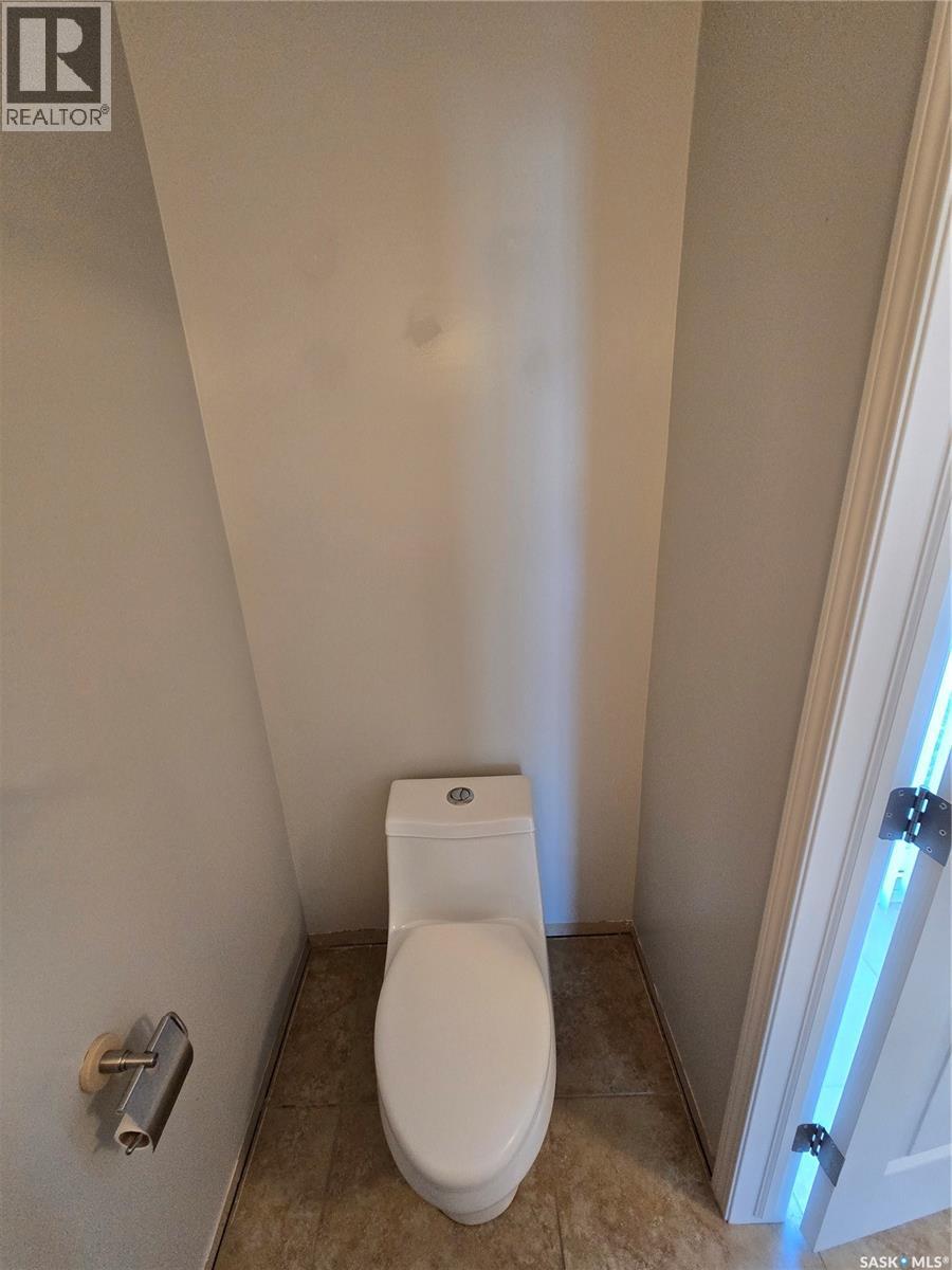 5 815 5th Street NE, Weyburn, Saskatchewan  S4H 2K9 - Photo 17 - SK034646