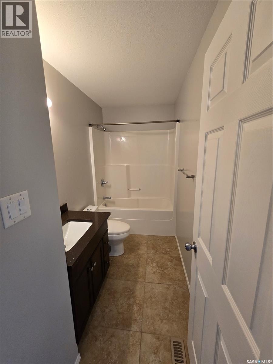 5 815 5th Street NE, Weyburn, Saskatchewan  S4H 2K9 - Photo 25 - SK034646