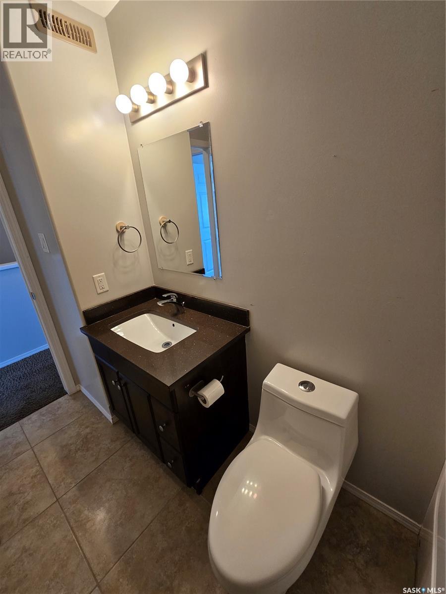 5 815 5th Street NE, Weyburn, Saskatchewan  S4H 2K9 - Photo 28 - SK034646