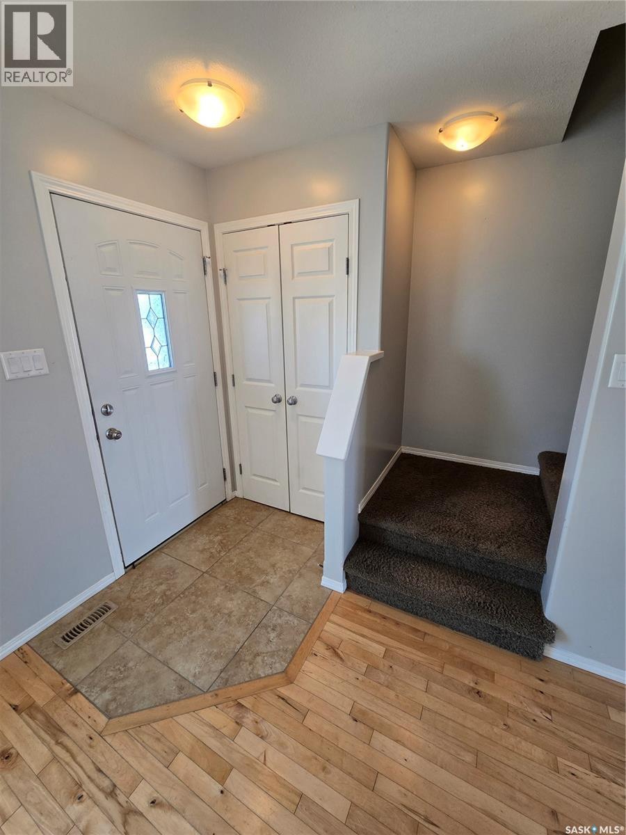 5 815 5th Street NE, Weyburn, Saskatchewan  S4H 2K9 - Photo 6 - SK034646