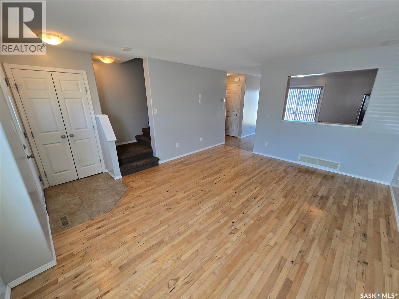 5 815 5th Street NE, Weyburn, Saskatchewan  S4H 2K9 - Photo 9 - SK034646