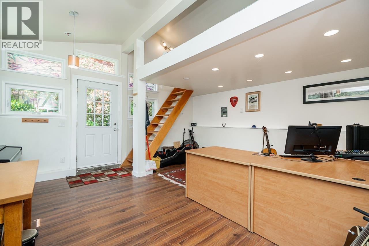 4360 Cliffmont Road, North Vancouver, British Columbia  V7G 1J5 - Photo 35 - R3118231