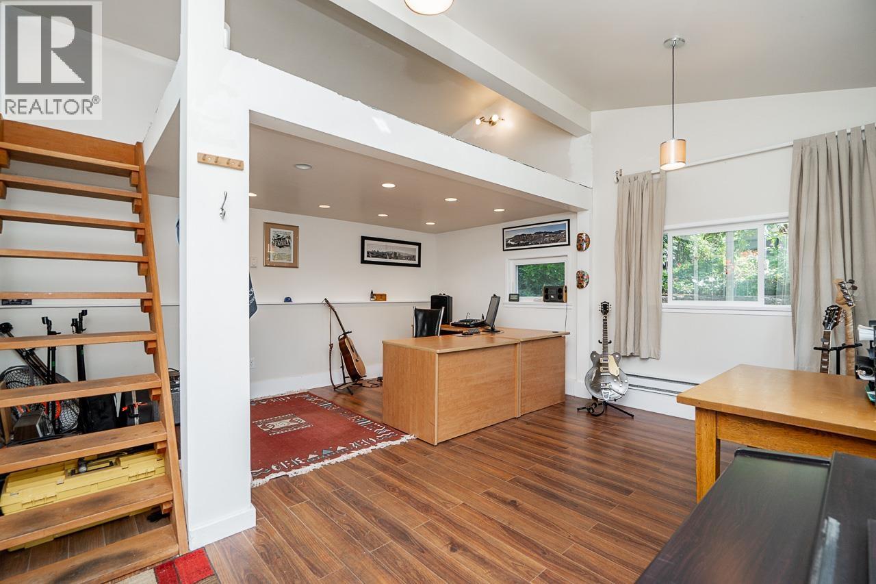 4360 Cliffmont Road, North Vancouver, British Columbia  V7G 1J5 - Photo 34 - R3118231