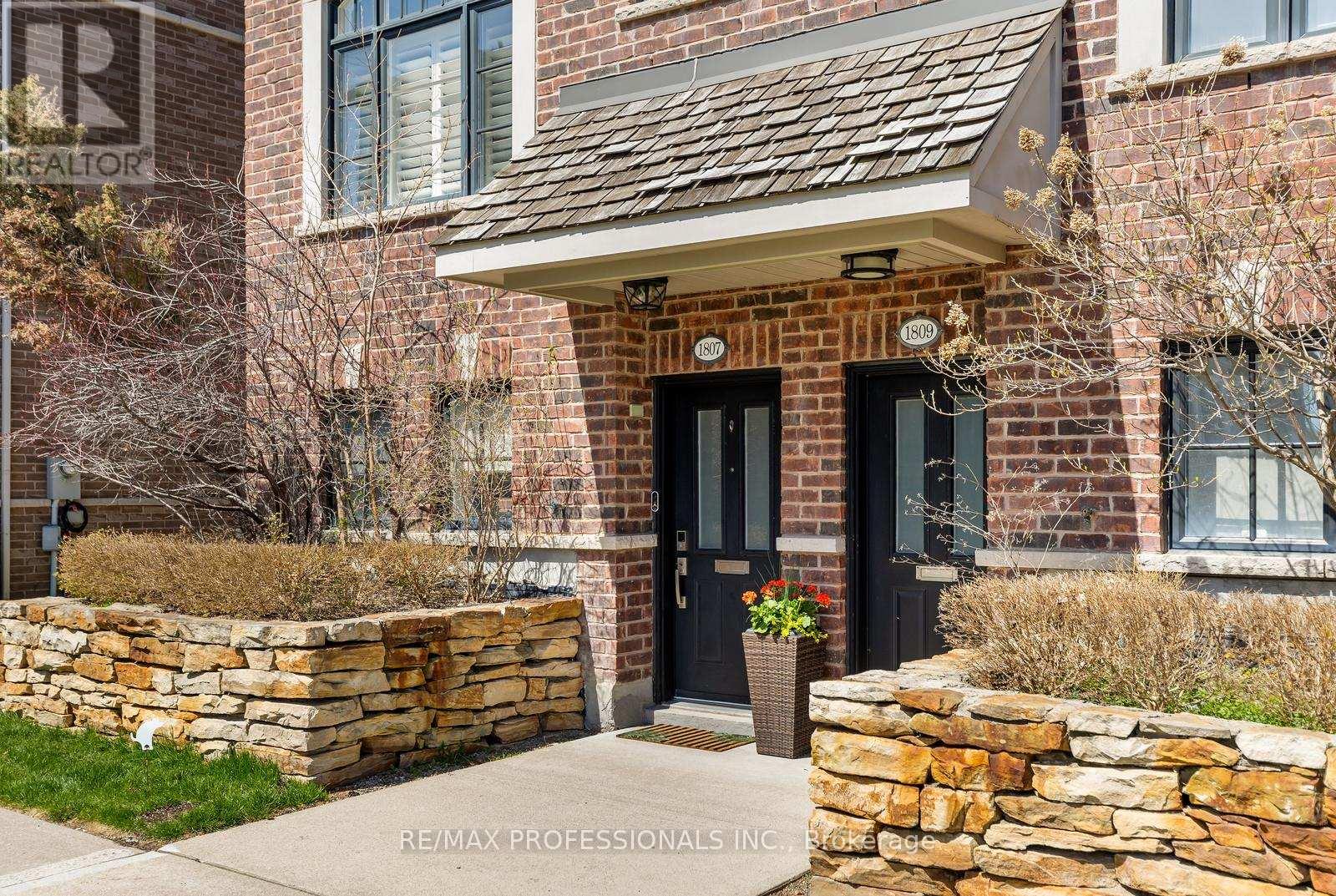 1807 Pagehurst Avenue, Mississauga, Ontario  L4X 1Y5 - Photo 2 - W13079134