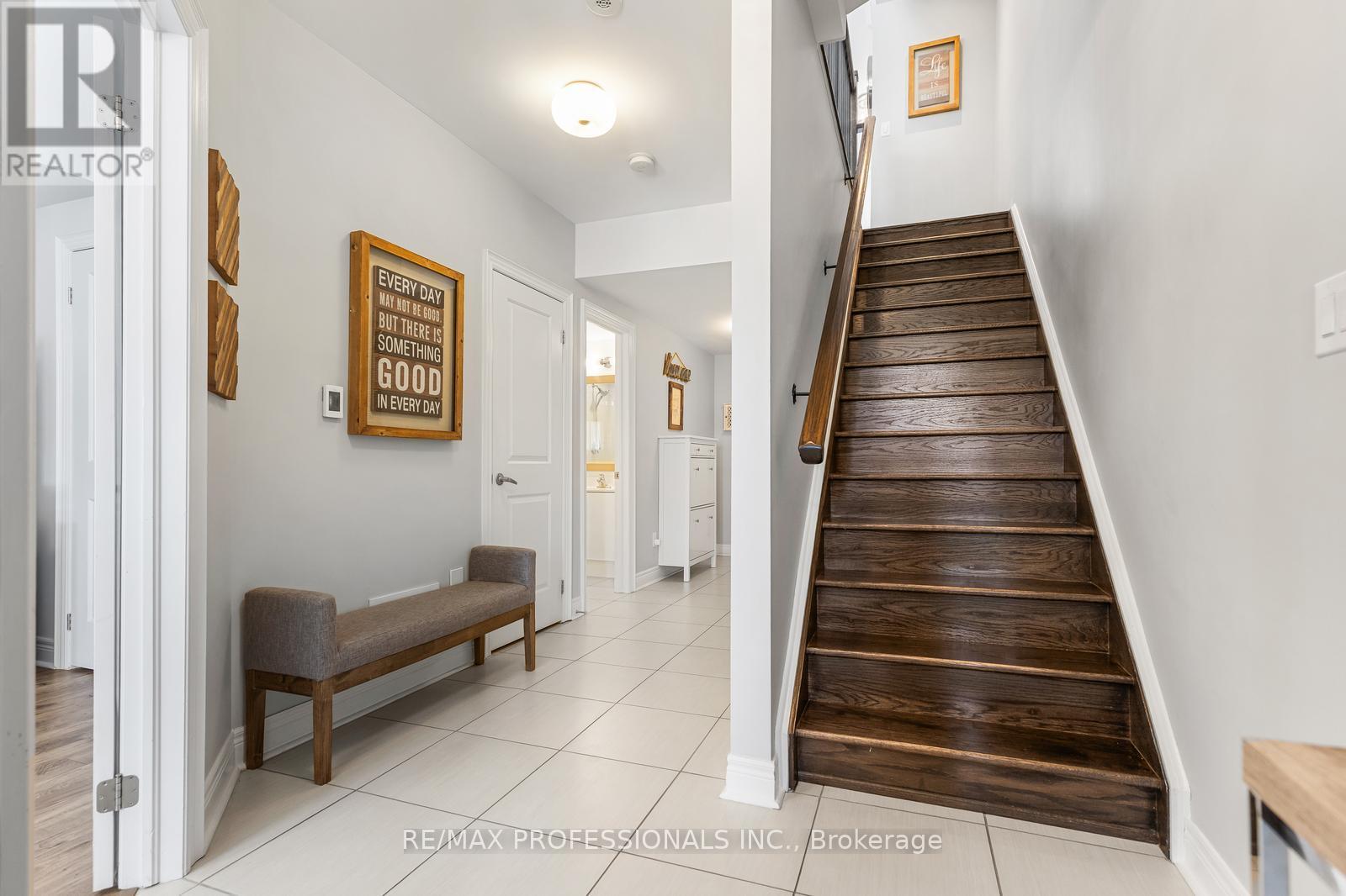 1807 Pagehurst Avenue, Mississauga, Ontario  L4X 1Y5 - Photo 4 - W13079134