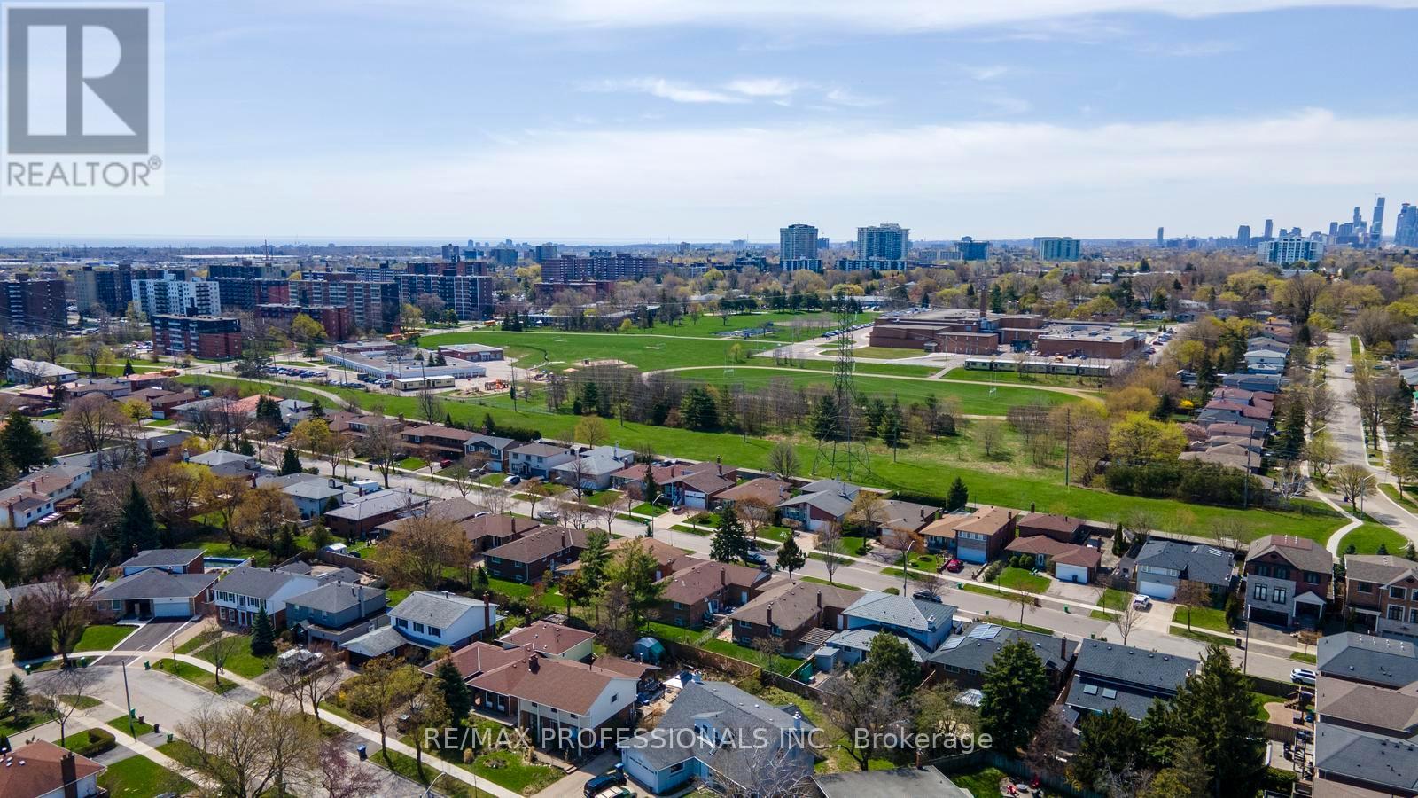 1807 Pagehurst Avenue, Mississauga, Ontario  L4X 1Y5 - Photo 42 - W13079134
