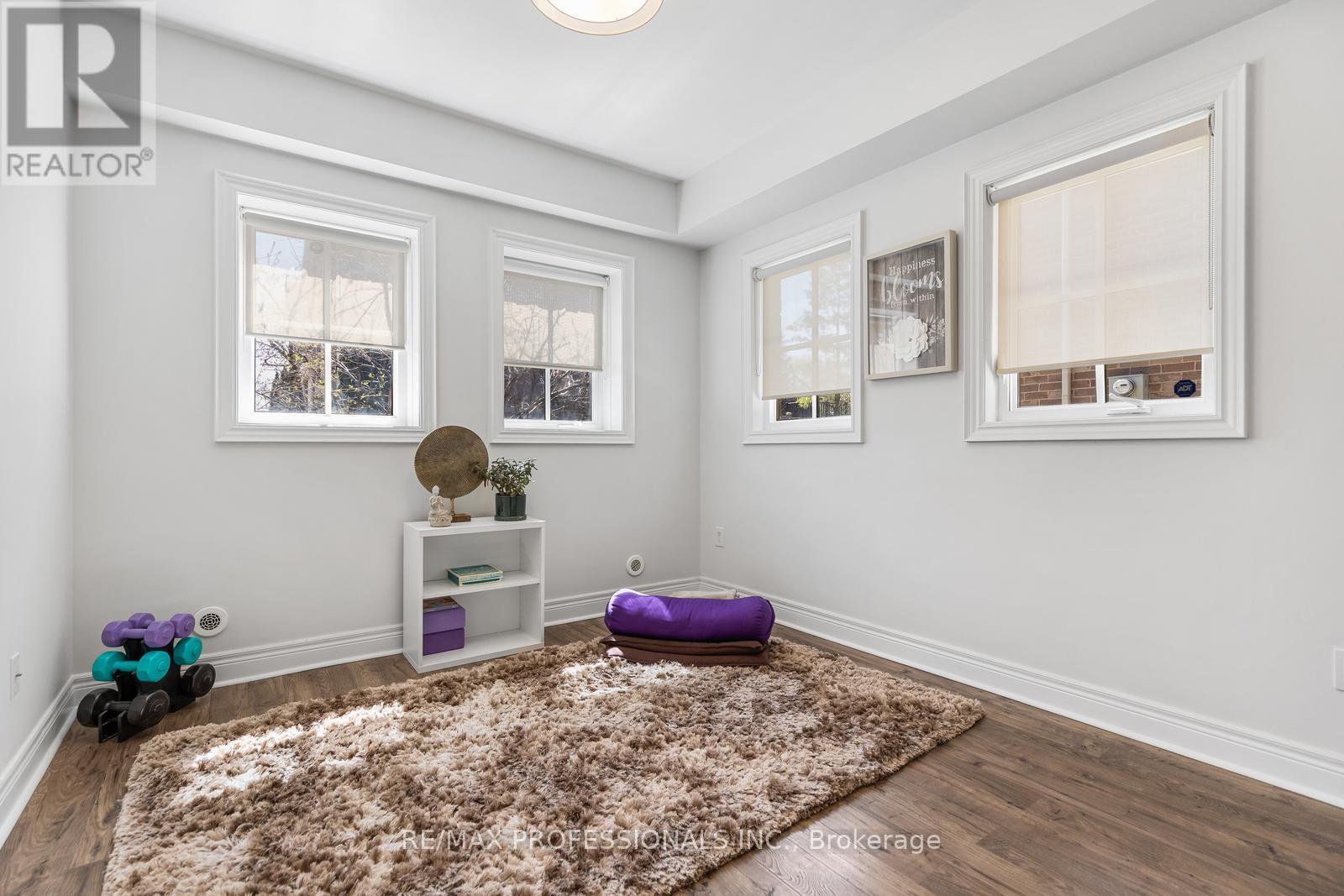 1807 Pagehurst Avenue, Mississauga, Ontario  L4X 1Y5 - Photo 5 - W13079134