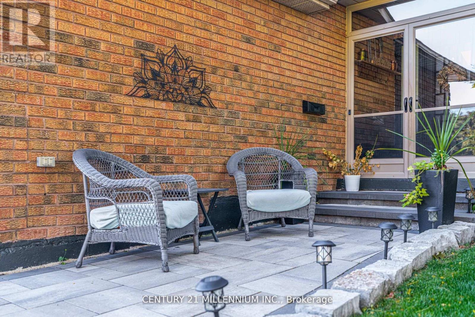 28 Bristol Avenue, Brampton, Ontario  L6X 2B3 - Photo 5 - W13079202