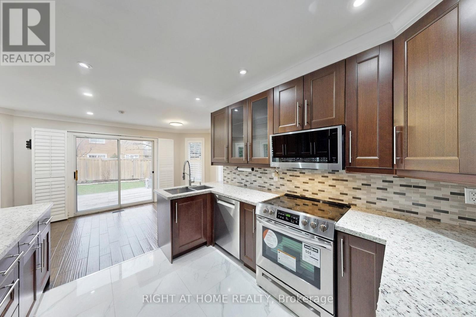5301 Heritage Hills Boulevard, Mississauga, Ontario  L5R 2J8 - Photo 15 - W13079226