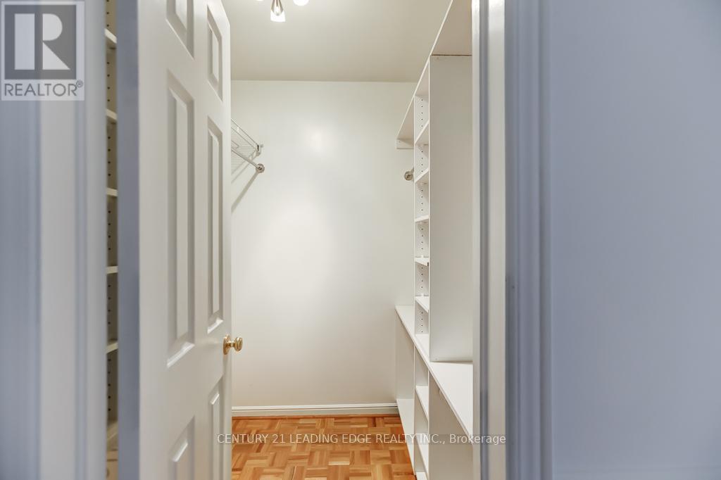 1595 Sir Monty's Drive, Mississauga, Ontario  L5N 4P1 - Photo 19 - W13079298