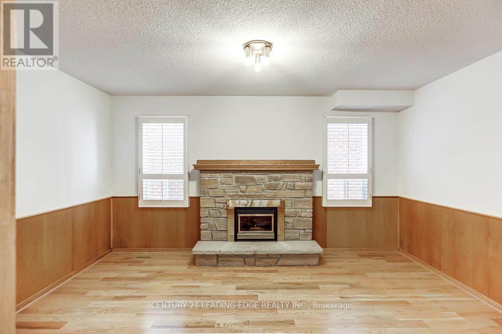 1595 Sir Monty's Drive, Mississauga, Ontario  L5N 4P1 - Photo 3 - W13079298