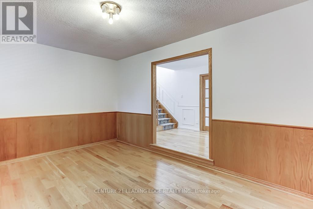 1595 Sir Monty's Drive, Mississauga, Ontario  L5N 4P1 - Photo 4 - W13079298