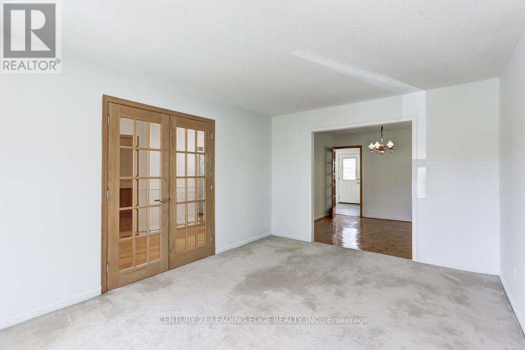 1595 Sir Monty's Drive, Mississauga, Ontario  L5N 4P1 - Photo 8 - W13079298