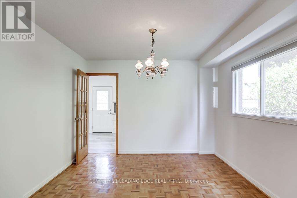 1595 Sir Monty's Drive, Mississauga, Ontario  L5N 4P1 - Photo 9 - W13079298