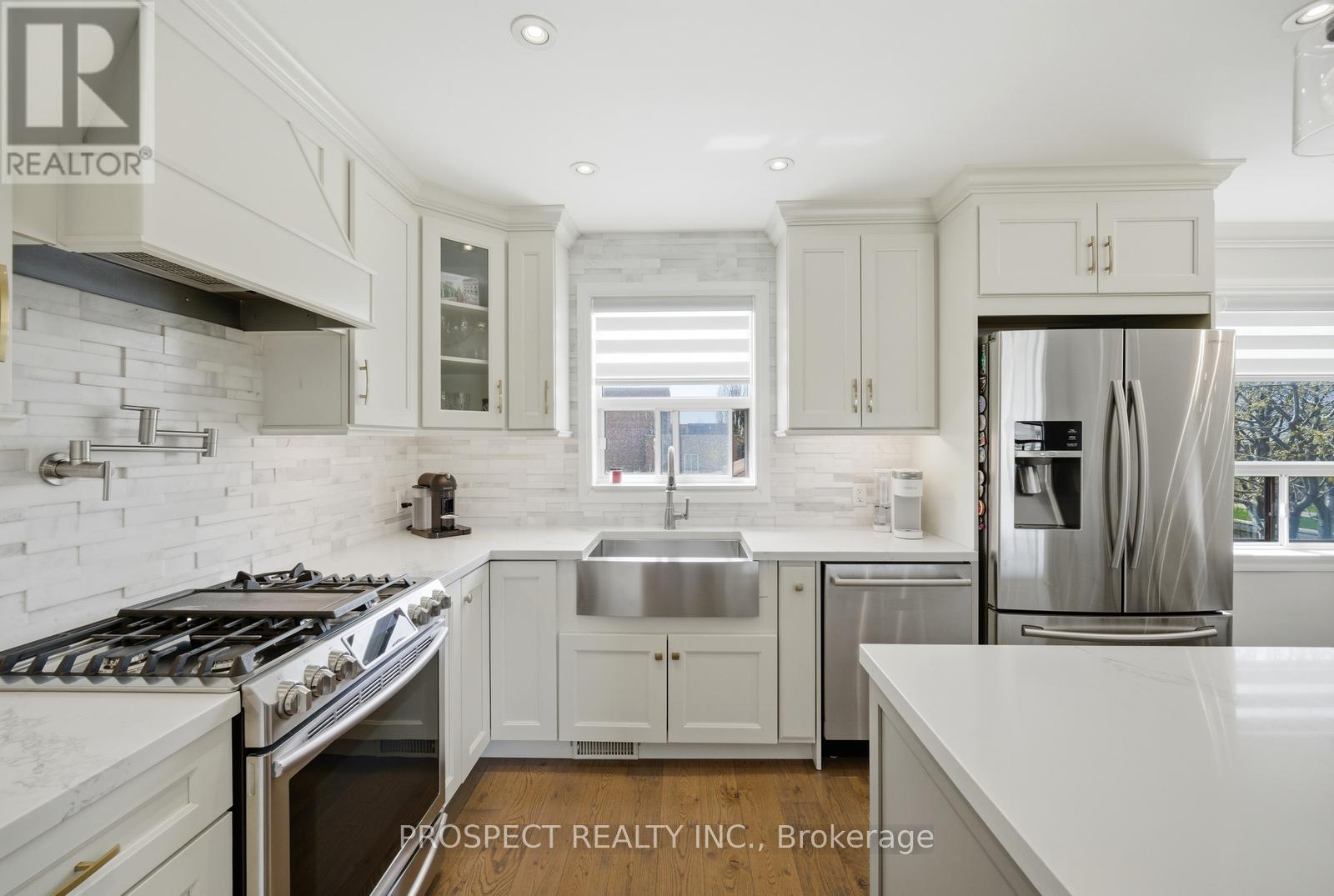 1 Bayford Avenue, Toronto, Ontario  M3K 1W6 - Photo 11 - W13079322