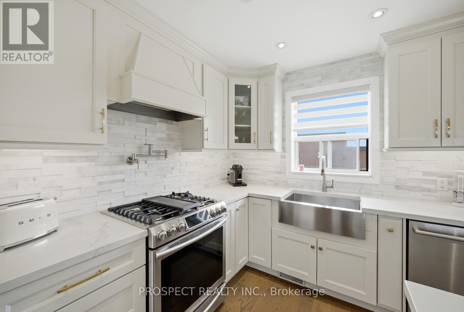 1 Bayford Avenue, Toronto, Ontario  M3K 1W6 - Photo 14 - W13079322