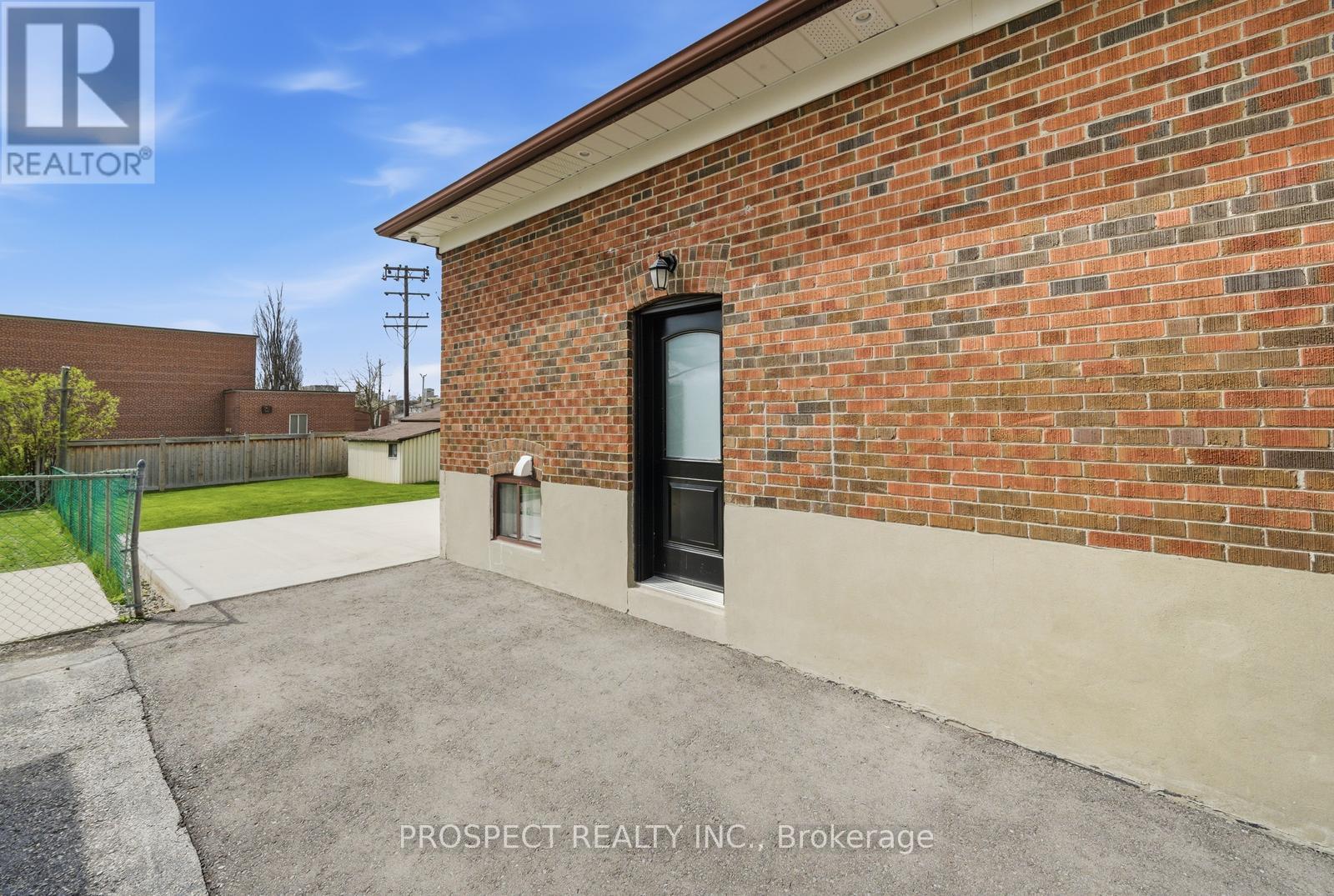 1 Bayford Avenue, Toronto, Ontario  M3K 1W6 - Photo 35 - W13079322