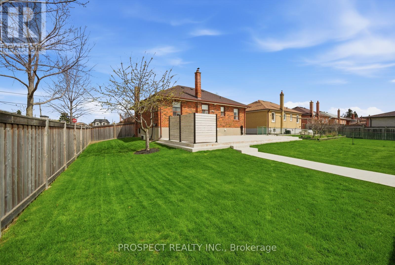 1 Bayford Avenue, Toronto, Ontario  M3K 1W6 - Photo 40 - W13079322