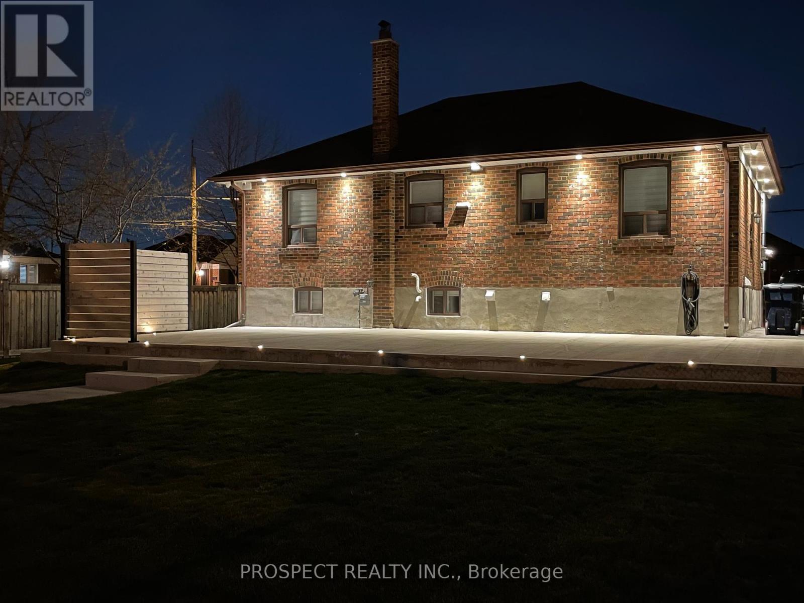 1 Bayford Avenue, Toronto, Ontario  M3K 1W6 - Photo 47 - W13079322