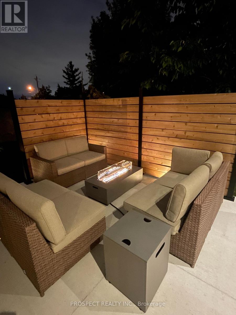 1 Bayford Avenue, Toronto, Ontario  M3K 1W6 - Photo 48 - W13079322