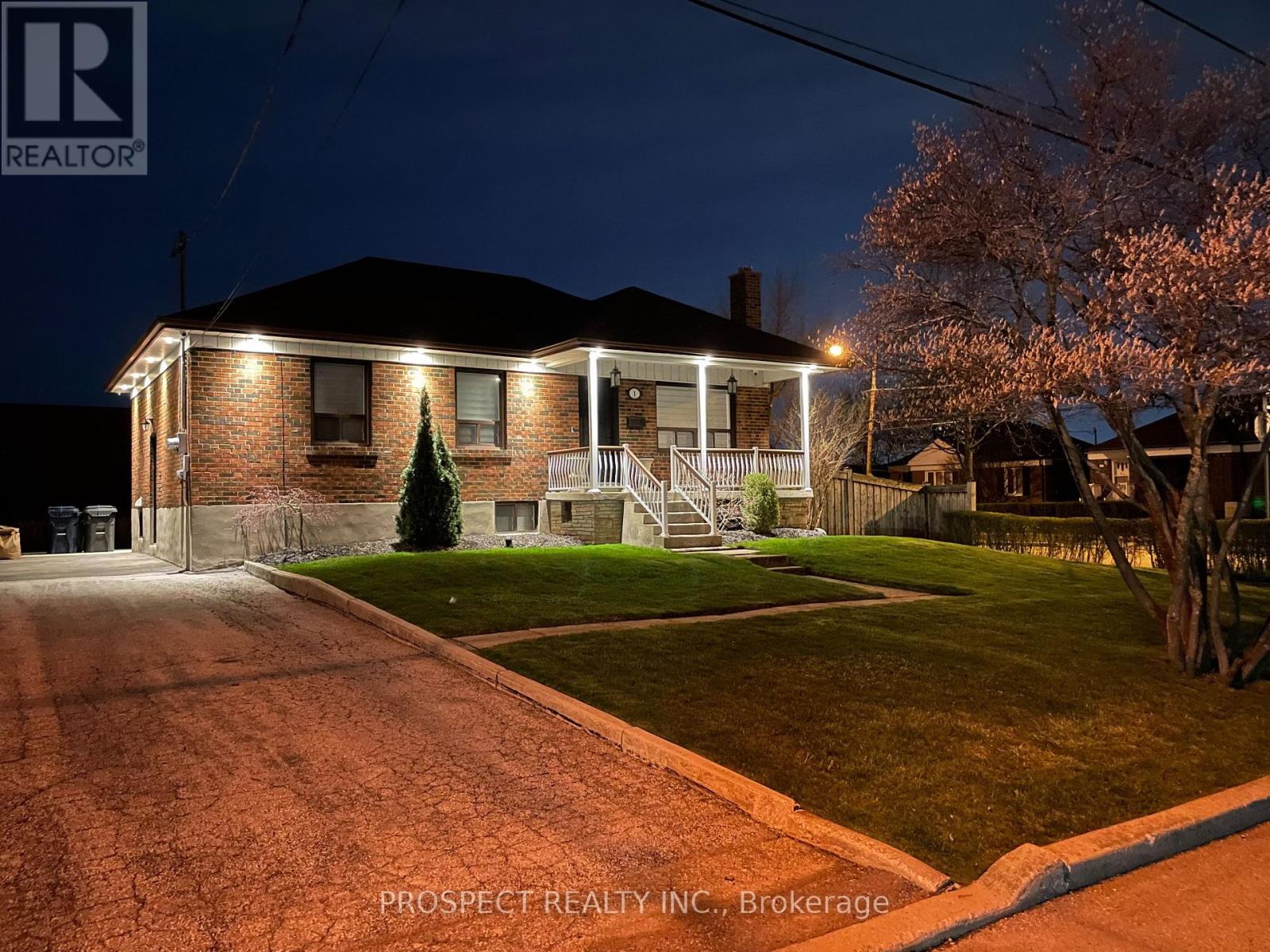 1 Bayford Avenue, Toronto, Ontario  M3K 1W6 - Photo 49 - W13079322