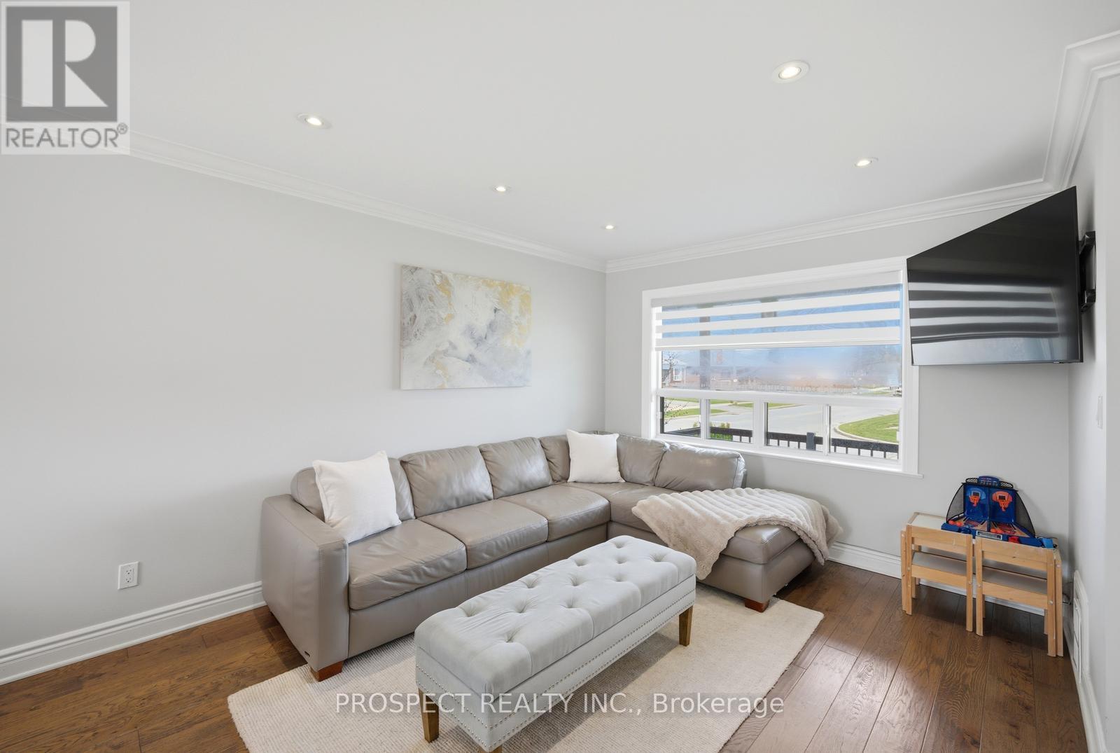 1 Bayford Avenue, Toronto, Ontario  M3K 1W6 - Photo 6 - W13079322
