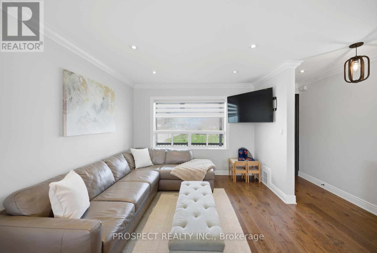 1 Bayford Avenue, Toronto, Ontario  M3K 1W6 - Photo 7 - W13079322