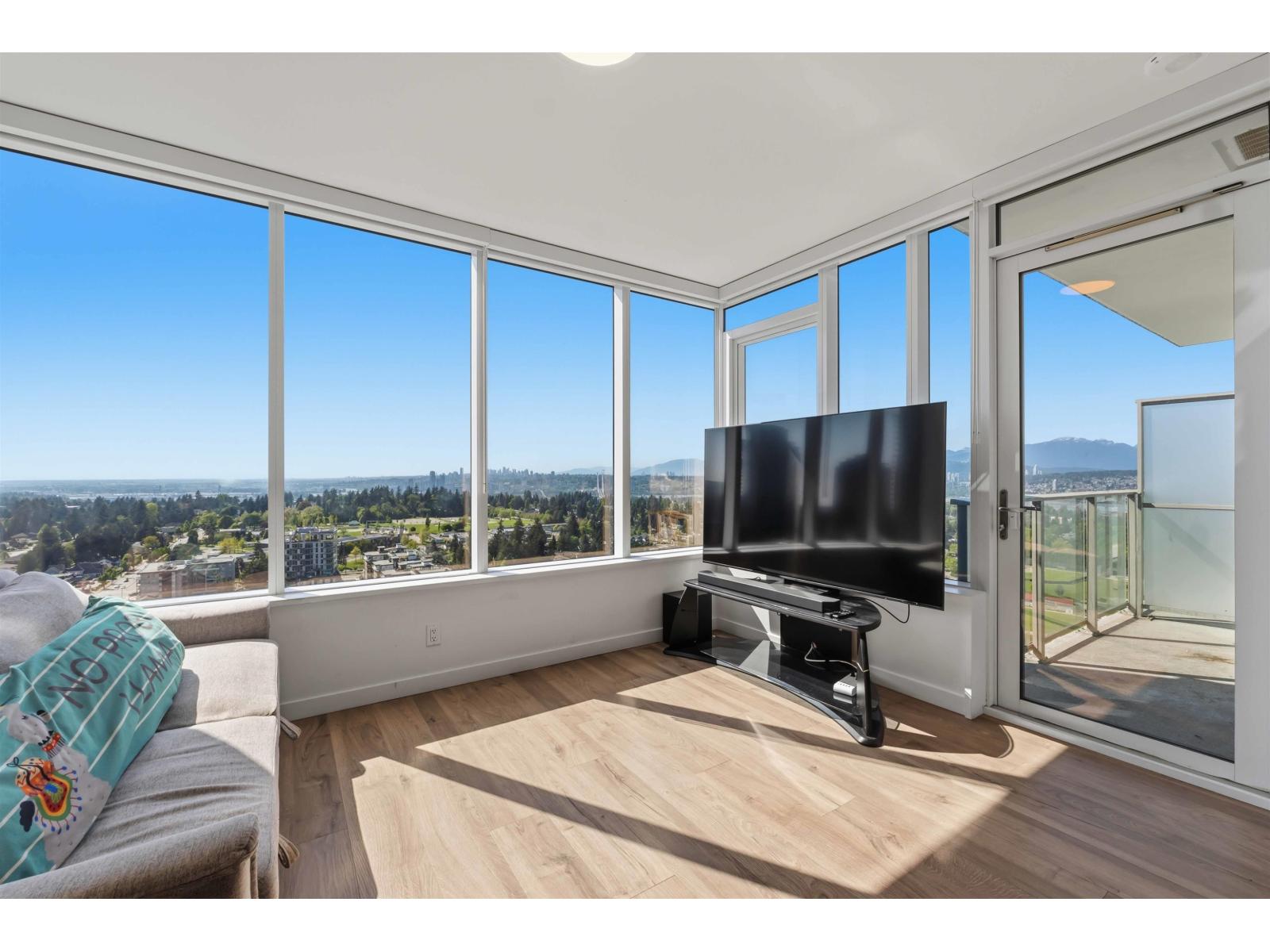2801 10448 UNIVERSITY DRIVE, Surrey, British Columbia