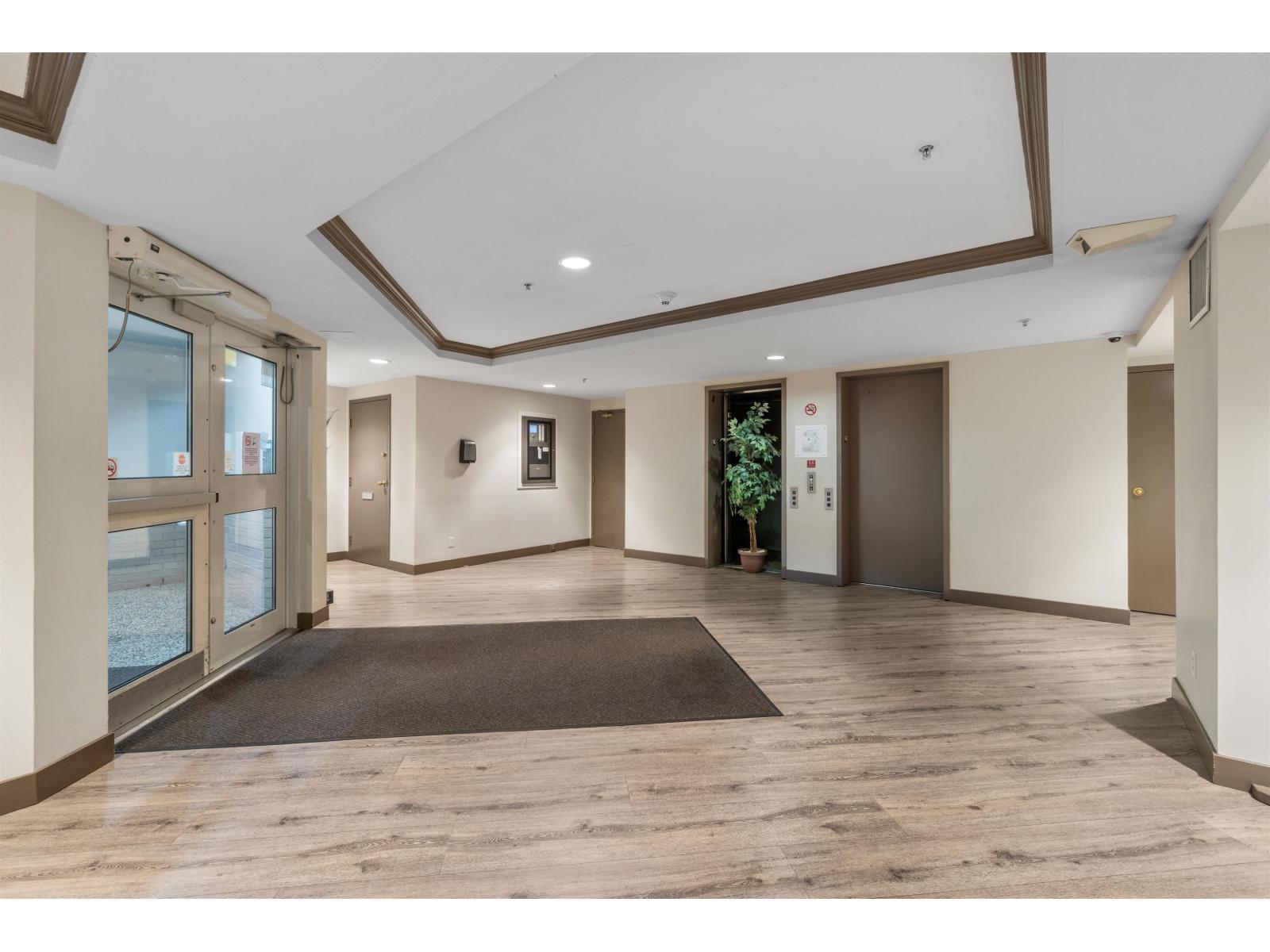 401 10533 University Drive, Surrey, British Columbia  V3T 5T7 - Photo 3 - R3118873
