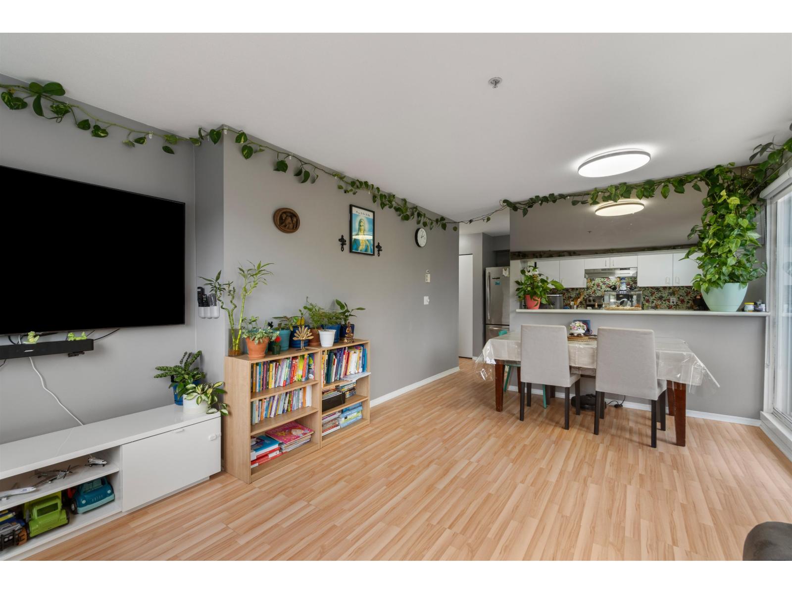 401 10533 University Drive, Surrey, British Columbia  V3T 5T7 - Photo 5 - R3118873