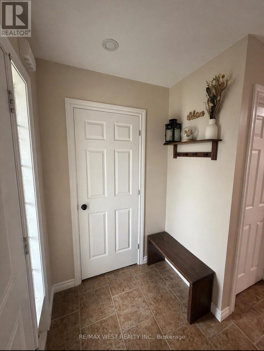 154 Thames Way, Hamilton, Ontario  L0R 1W0 - Photo 2 - X13079048