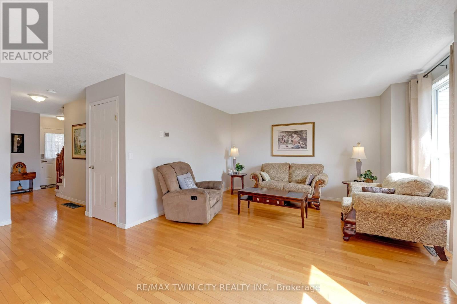 550 Dansbury Drive, Waterloo, Ontario  N2K 4E2 - Photo 12 - X13079176