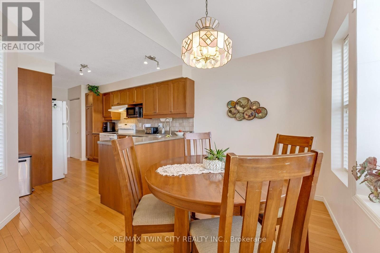 550 Dansbury Drive, Waterloo, Ontario  N2K 4E2 - Photo 9 - X13079176