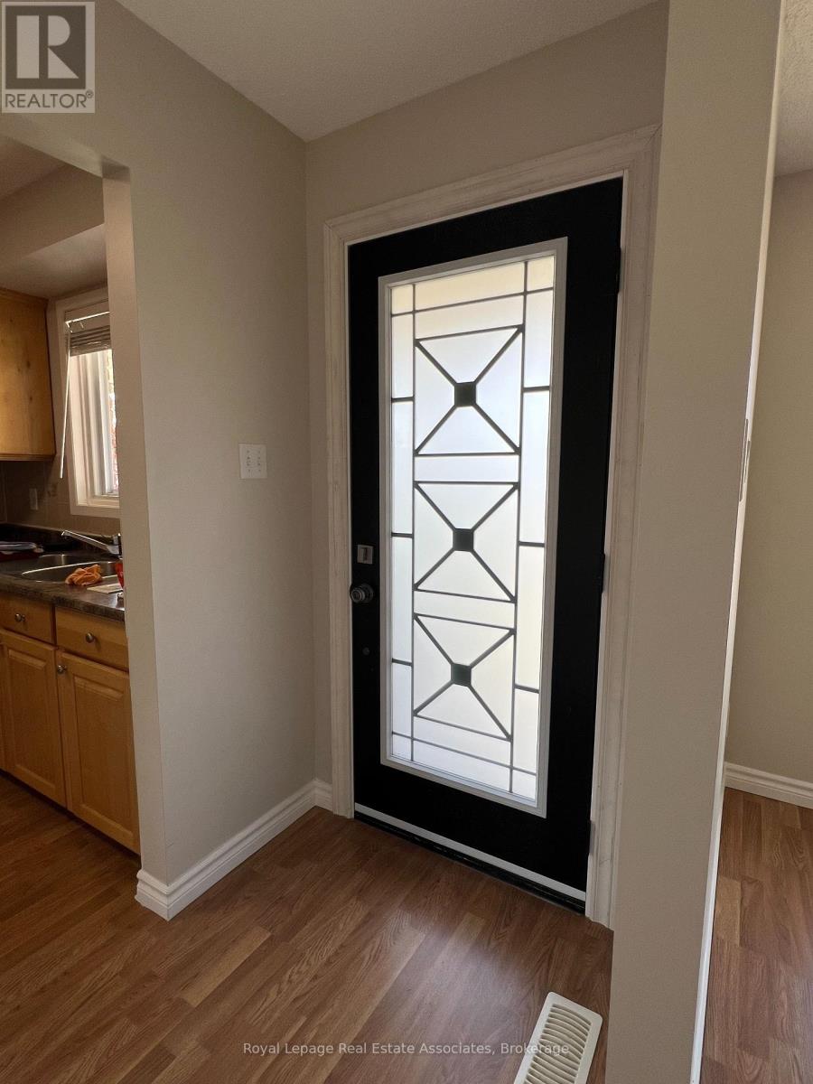 Main - 86 Overlea Crescent, Kitchener, Ontario  N2M 5A9 - Photo 4 - X13079254
