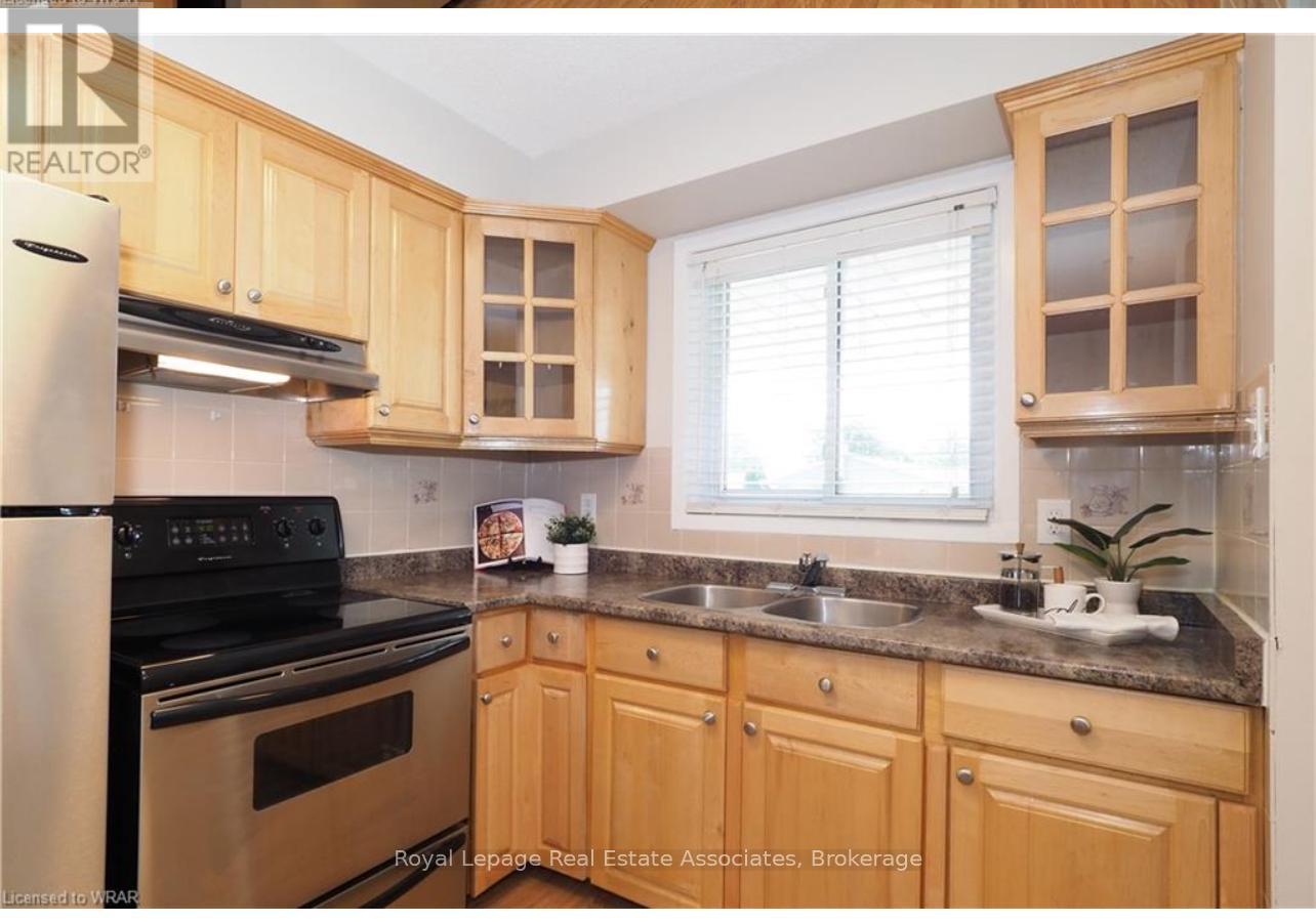 Main - 86 Overlea Crescent, Kitchener, Ontario  N2M 5A9 - Photo 5 - X13079254