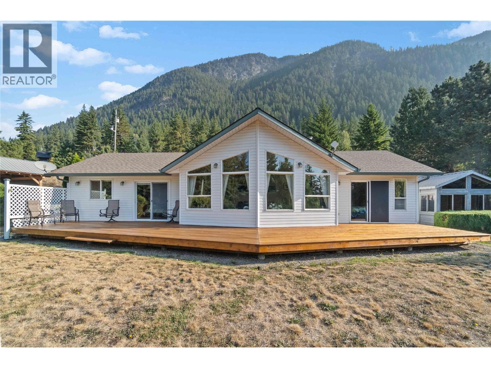 760 Mobley Road, Tappen, British Columbia
