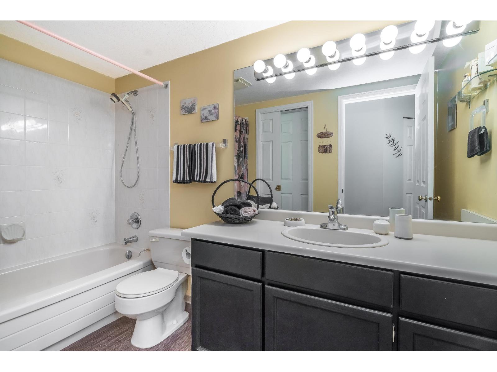 203 1378 Fir Street, White Rock, British Columbia  V4B 4B2 - Photo 22 - R3112928