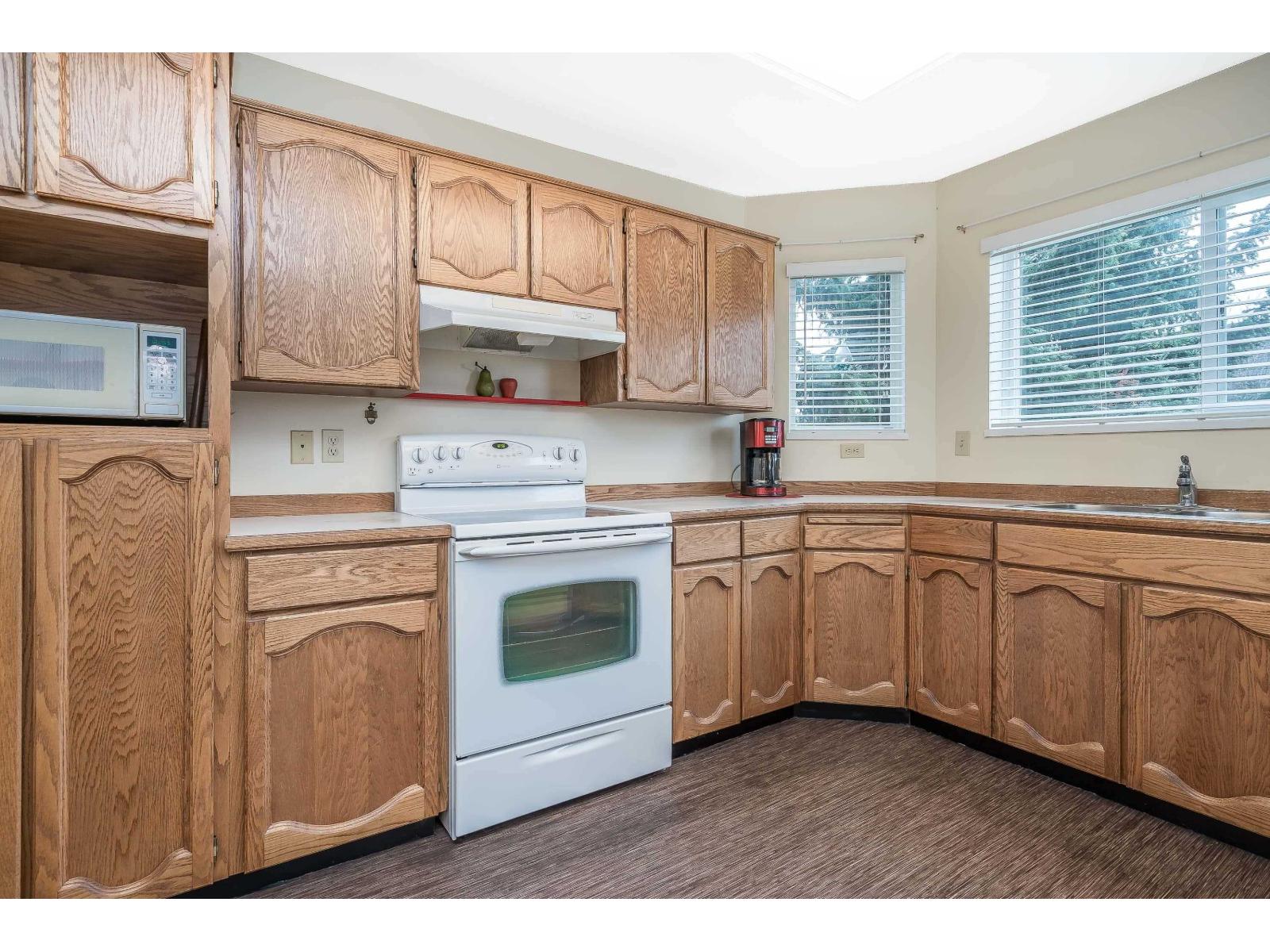 203 1378 Fir Street, White Rock, British Columbia  V4B 4B2 - Photo 11 - R3112928