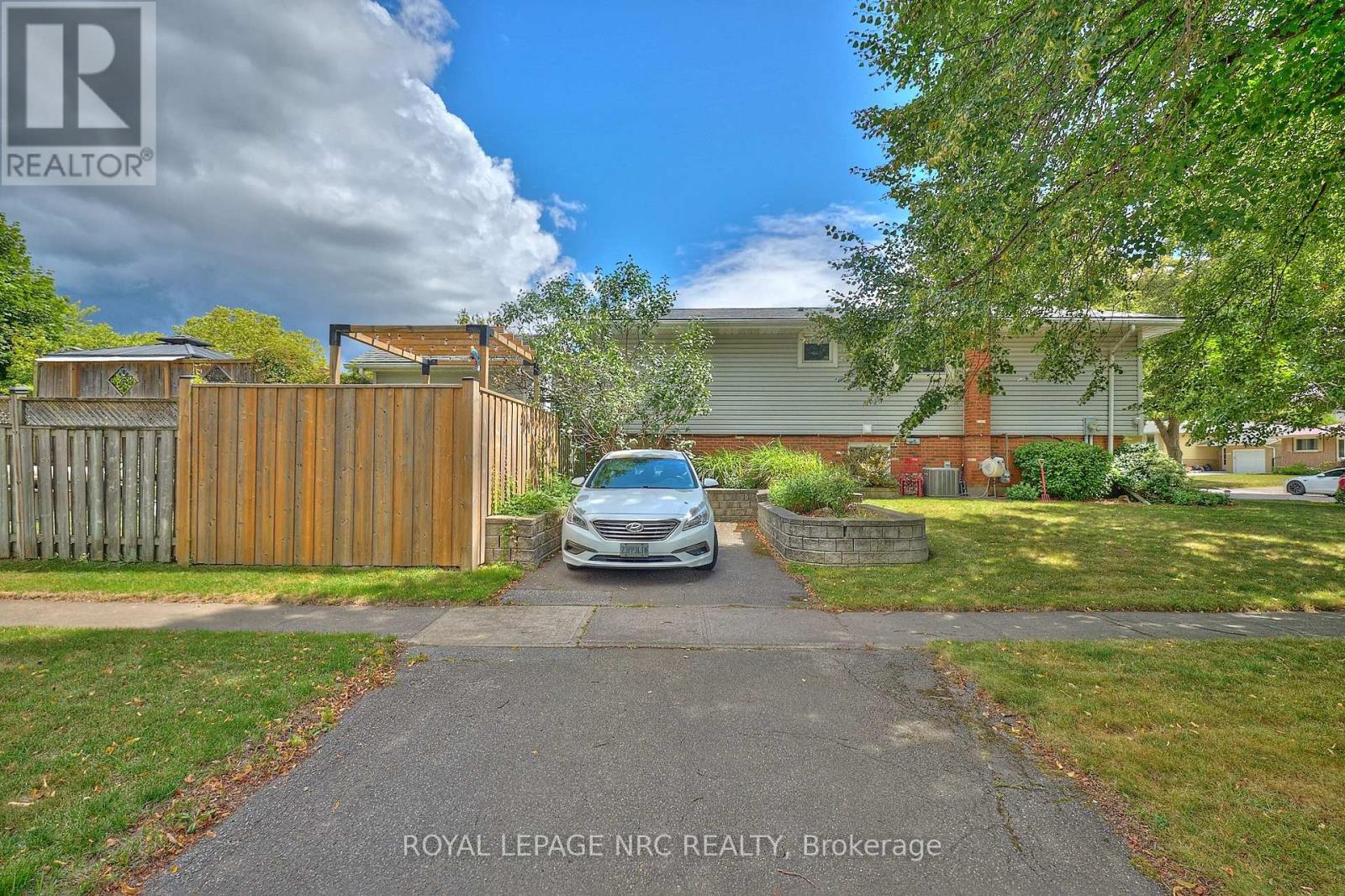 7263 Parkdale Street, Niagara Falls, Ontario  L2E 6Y6 - Photo 2 - X13075948